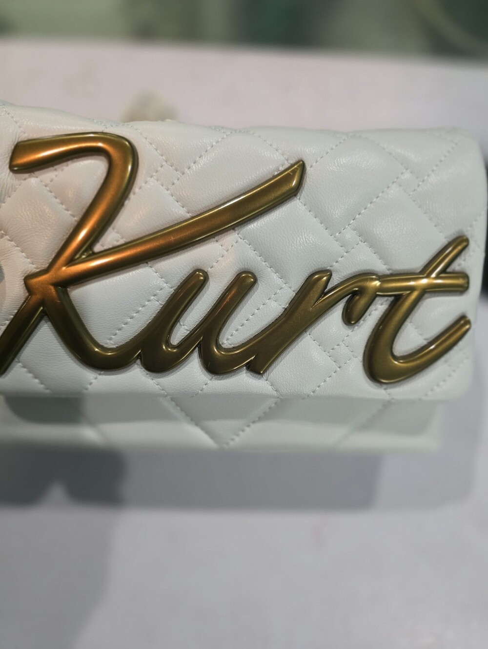 New Kurt Geiger White Quilted Leather Shoulder Bag with Gold Script Logo - Picture 2 of 7